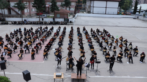 Lise öğrencilerinden dev orkestralı konser