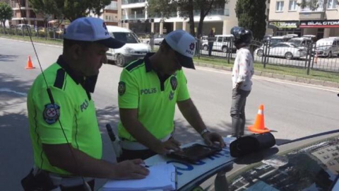 Dron ile kırmızı ışıkta geçtiği tespit edilen sürücüye ceza kesildi