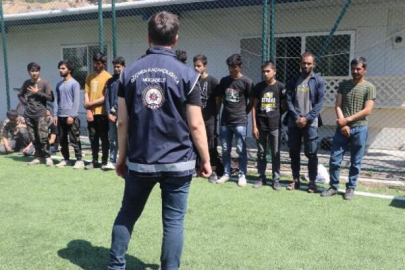 Amasya’da tır dorsesinden 39 kaçak göçmen çıktı