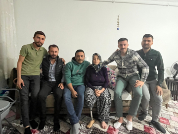 Amasya Dost Eli Derneği Güler teyzenin yüzünü de güldürdü