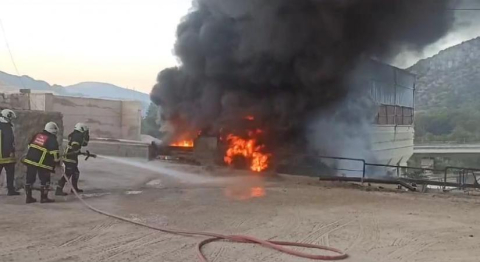 Amasya'da asfalt şantiyesinde çıkan yangın korkuttu