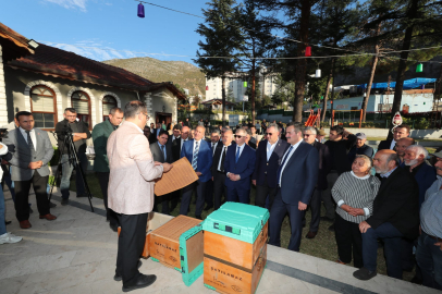 Cumhuriyet’in 100. yılı onuruna 2023 adet arı kovanı 