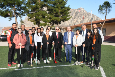 Çim hokey takımına Başkan Çelik’ten destek