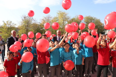 İl protokolünden öğrencilere sürpriz hediye