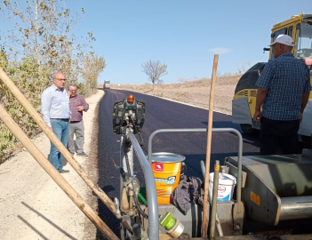 Acar, asfalt çalışmalarını yerinde inceledi