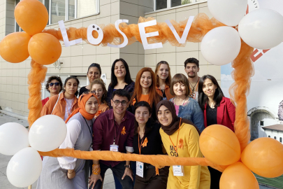 Minik bedenler için ipekköy yerleşkesini turuncu renklere boyadılar