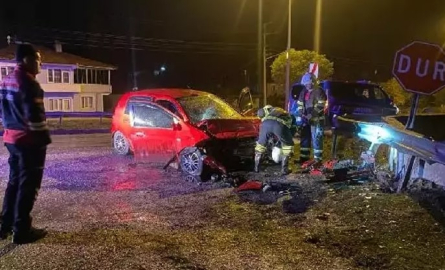 Amasya’da otomobil çelik bariyere çarptı: 1 yaralı