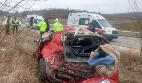 Otomobil takla attı: Sürücü ve arkadaşı yaralandı