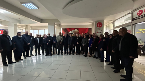 İYİ partiden istifa eden 60 kişi, MHP’yi ziyaret etti