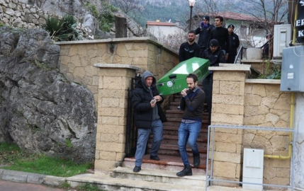 Yalnız yaşadığı evinde ölü bulundu