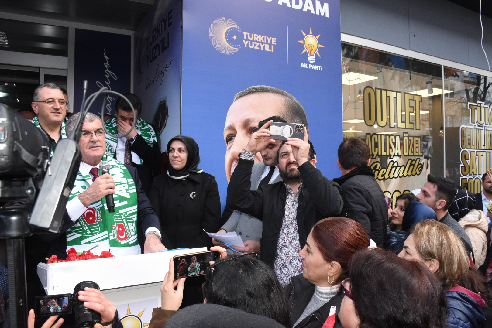 AK parti Amasya belediye başkan adayını tanıttı