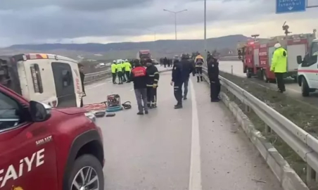 Kargo minibüsü devrildi: 1 ölü