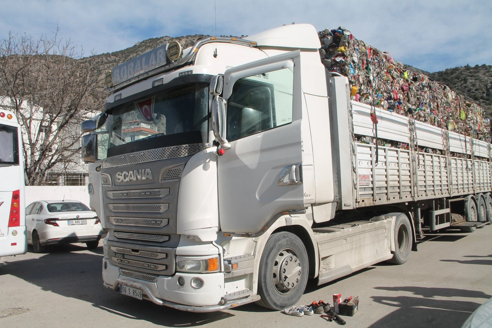Kaçak göçmenleri taşıyan TIR sürücüsü tutuklandı