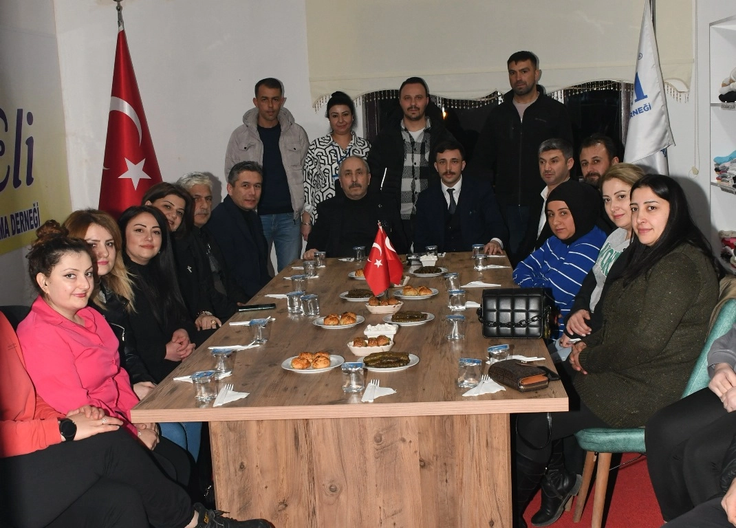 Çelik: ‘Dosteli Derneği, vatandaşlarımızın yarasına merhem oluyor’