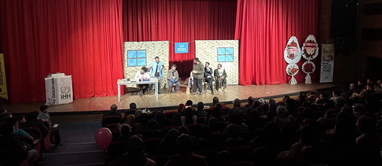 “Parola Boykot” tiyatro oyunu Amasya’da sahnelendi