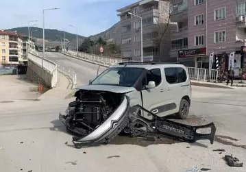 Mercimek yüklü TIR'ın dorsesinden kaçak göçmen çıktı