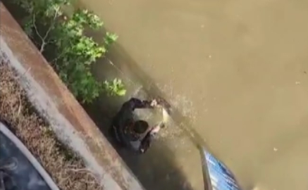 Tartıştığı engelli komşusunun burnunu kırdı