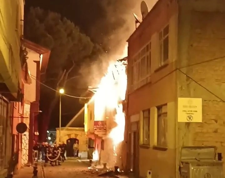 100 yıllık tarihi konakta yangın: 1 ölü