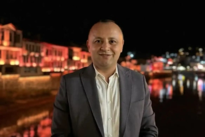 Müzeler, toplumun hizmetinde sürekli ve kalıcı olan yerlerdir