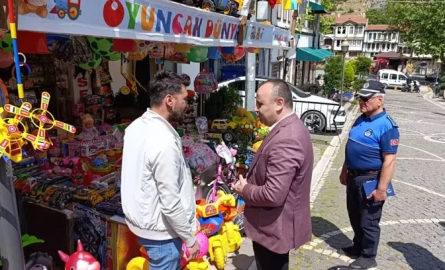 Başkan Sevindi, kaldırım işgalleri için esnaflarla görüştü