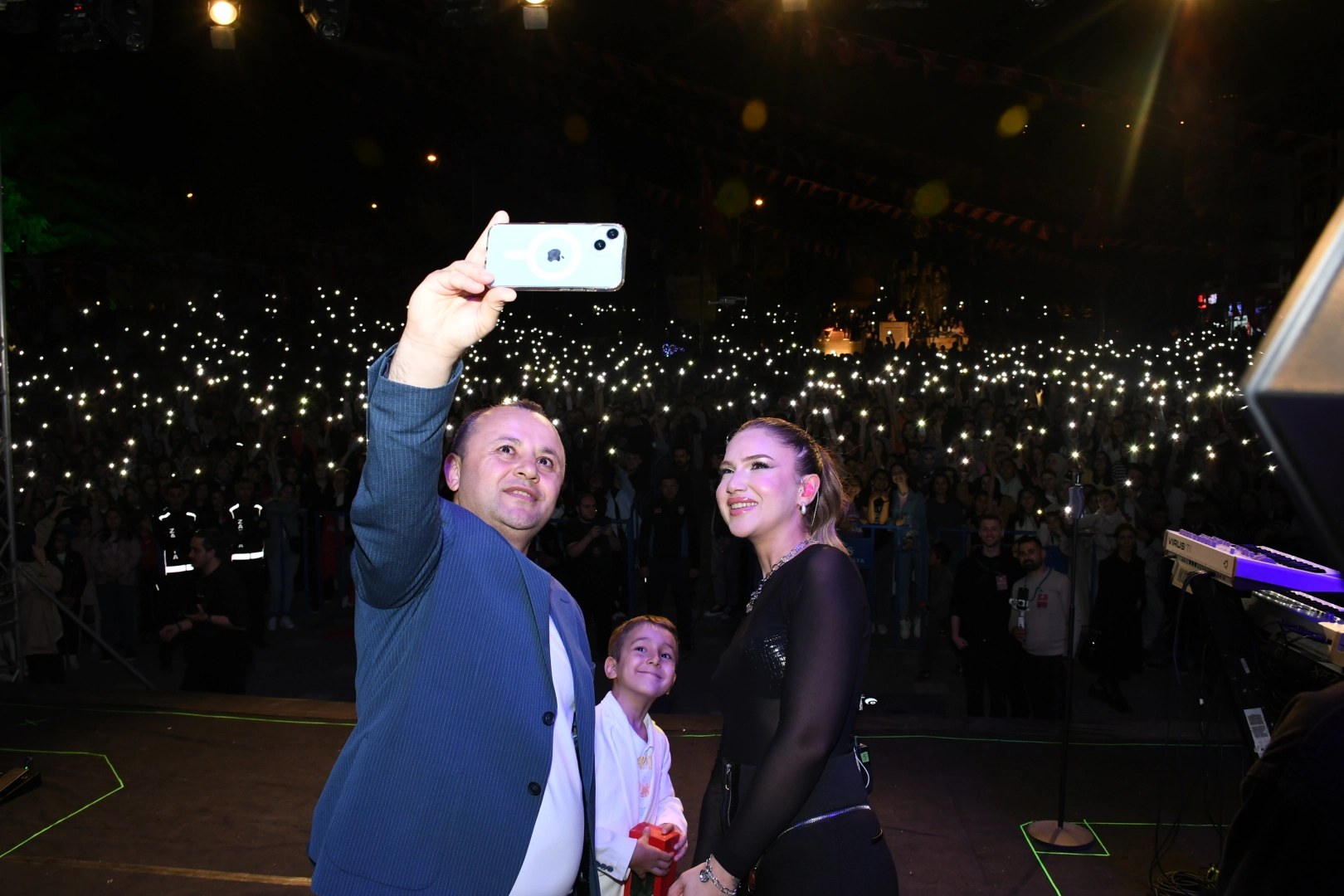 Amasyalılar Ece Mumay konseri ile keyifli saatler yaşadı