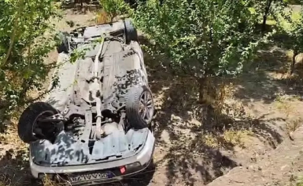 Otomobil, virajda takla attı: 5 yaralı