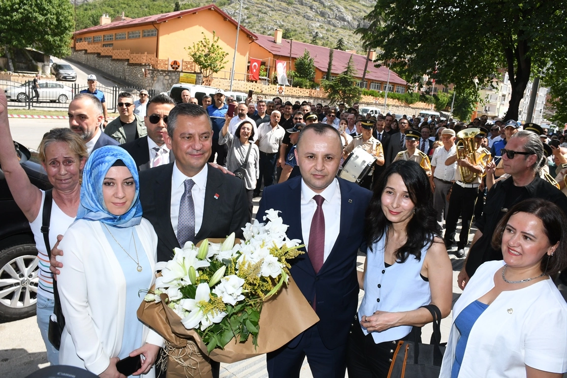 CHP’li Özel: Cumhurbaşkanı Erdoğan'a, emekli maaşının asgari ücrete çıkarılması gerektiğini söyledim