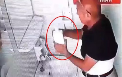 Lüks otomobiliyle geldi, cami tuvaletinden sabunluk çaldı