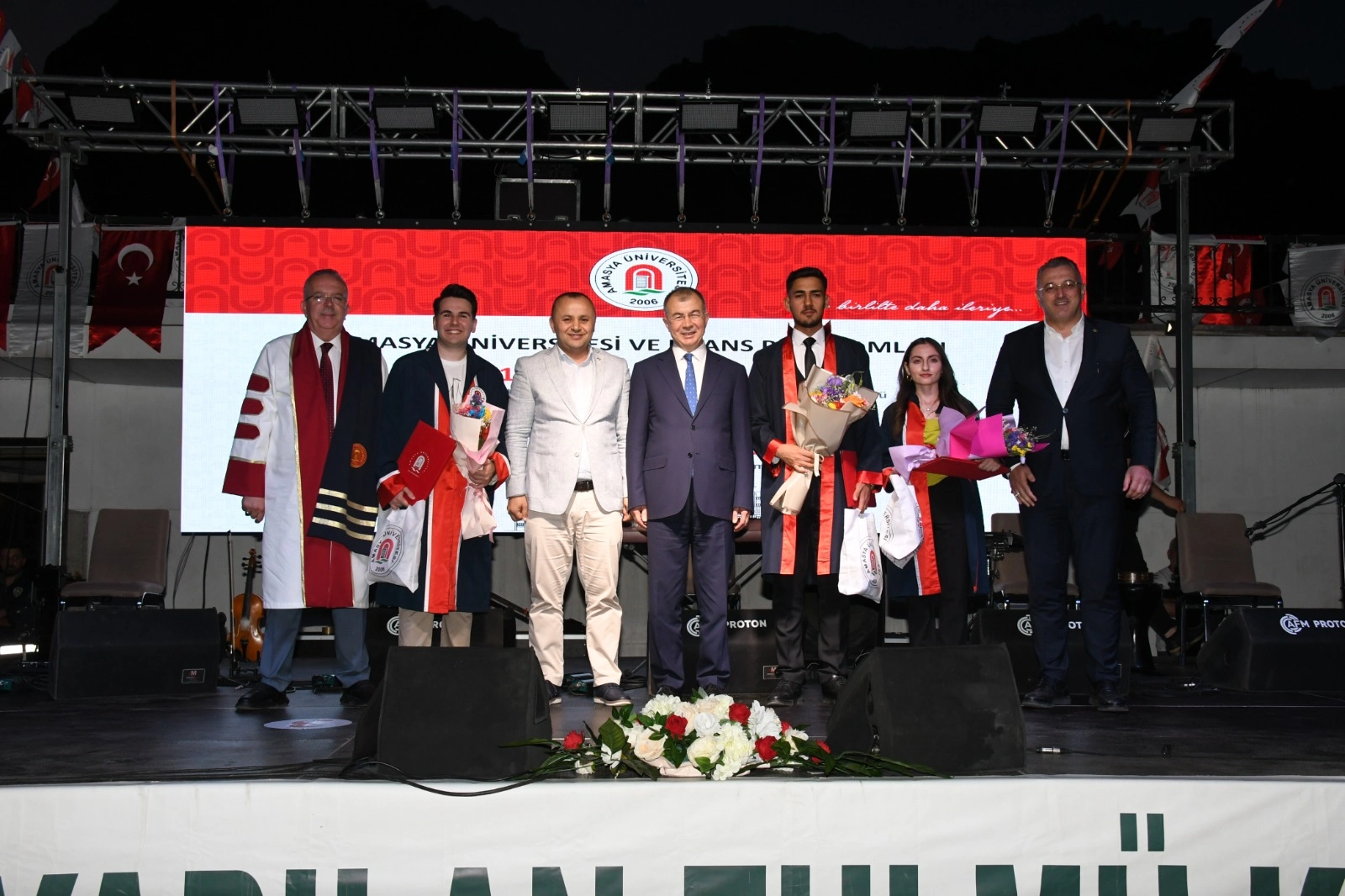 Amasya Üniversitesi’nde mezuniyet heyecanı