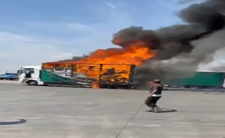 Mobilya malzemesi yüklü TIR kaynak yapılırken yandı