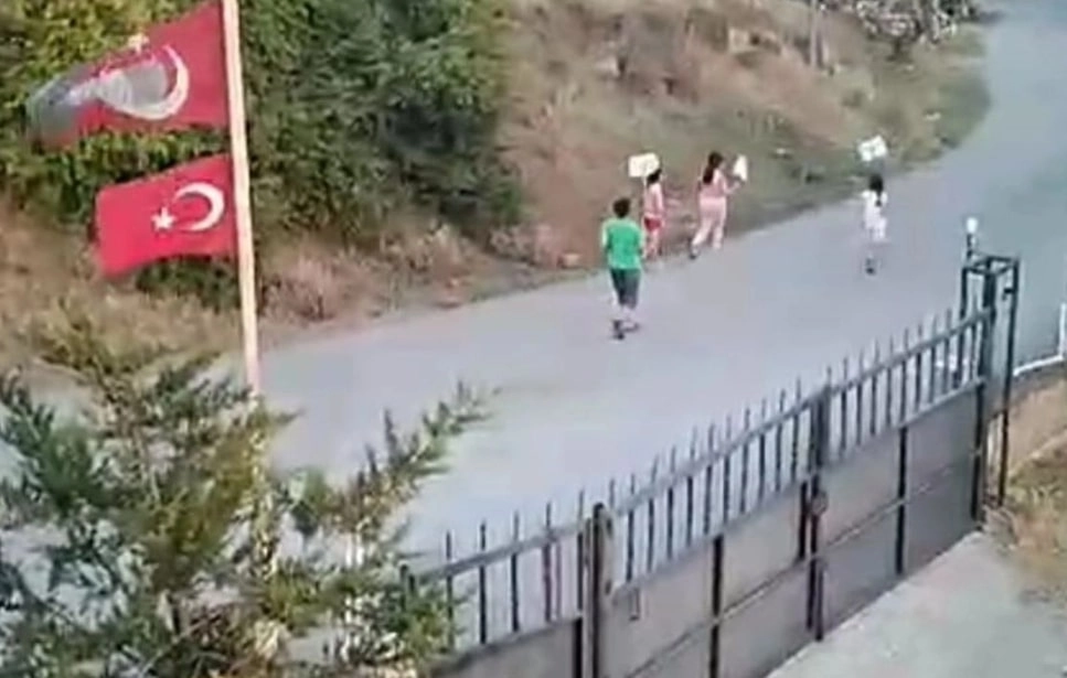 Çocukların eylemi sonrası Başkan Sevindi, park sözü verdi