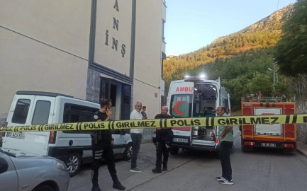 Kapıya sıkışan işçi hayatını kaybetti