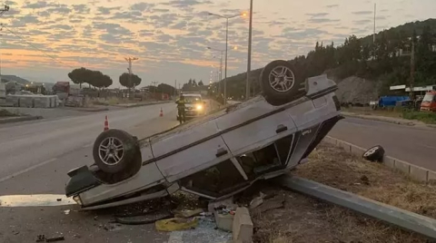 Otomobil direğe çaptı: 1’i çocuk 4 kişi yaralandı