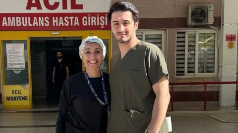 Sağlıkçı anne doktor oğlu ile aynı hastanede görev yapıyor