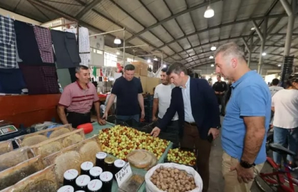 Vali Önder Bakan, semt pazarını ziyaret etti