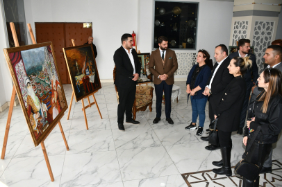 CHP’li gençler, Başkan Sevindi ile resim sergisini gezdi