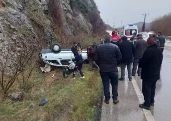 Takla atan otomobilde bulunan 3 kişi yaralandı