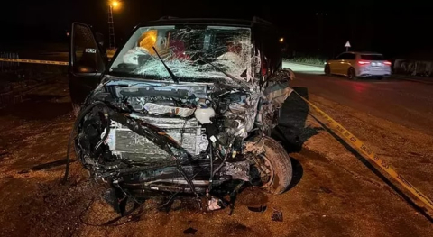 Minibüs ile Ticari araç çarpıştı: 7 yaralı