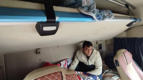 Göçmenler, TIR’ların yatak bölümünde uyurken yakalandı