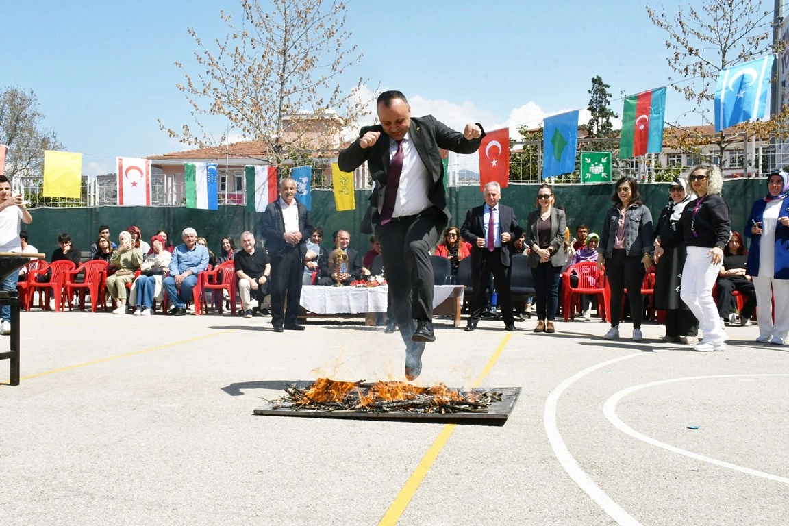 Başkan Sevindi Nevruz kutlama etkinliğine katıldı