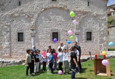Balonlar gökyüzüne bırakıldı
