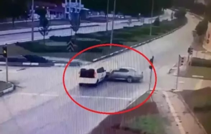 5 kişinin yaralandığı kaza kamerada