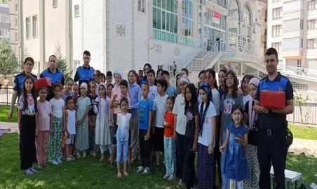 Kuran kursu öğrencilerine polis ‘ten pasta sürprizi