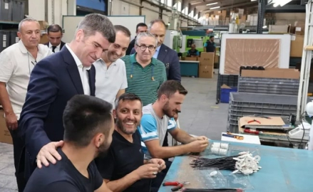 Vali Bakan, Merzifon OSB’deki fabrikaları ziyaret etti
