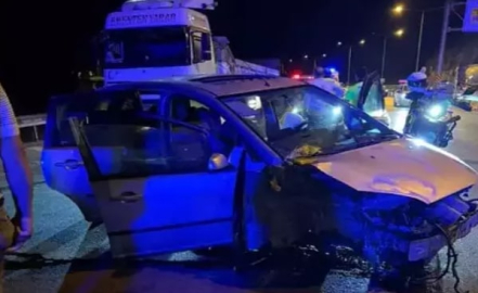 Bariyere çarpan otomobildeki 1 kişi öldü, 3 kişi yaralandı
