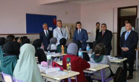 Vali Bakan öğrencilerin isteklerine çözüm üretti