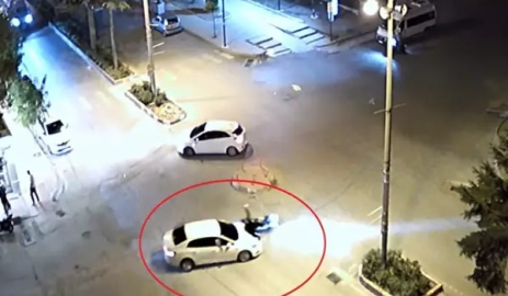 Otomobilin çarptığı motosiklet sürücüsü yaralandı