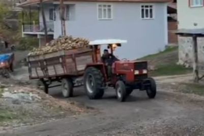 Pancar yüklü römork devrildi Şans eseri ölen yada yaralanan olmadı