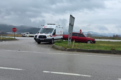 Amasya’da araç kaldırıma çıktı: 3 kişi yaralandı