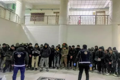 Demir yüklü TIR'ın dorsesinden kaçak göçmen çıktı